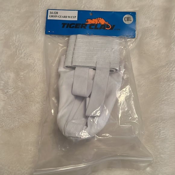 New Tiger Claw Groin Guard with Cup Child - Picture 2 of 3